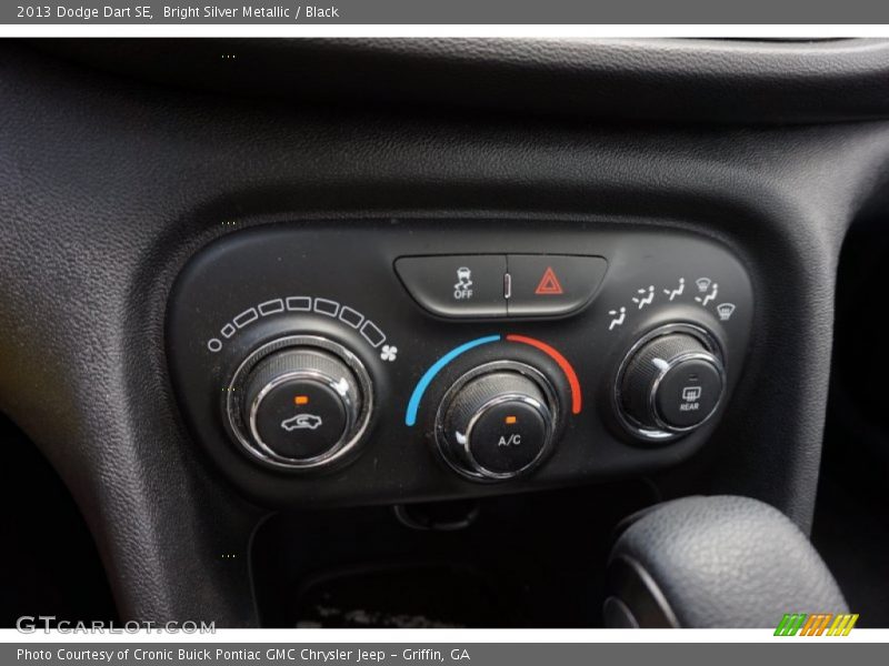 Bright Silver Metallic / Black 2013 Dodge Dart SE