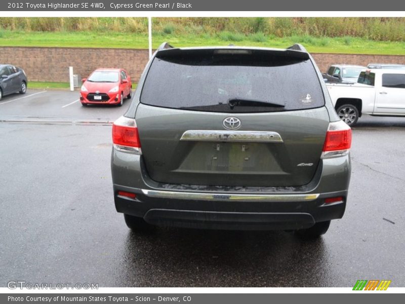 Cypress Green Pearl / Black 2012 Toyota Highlander SE 4WD