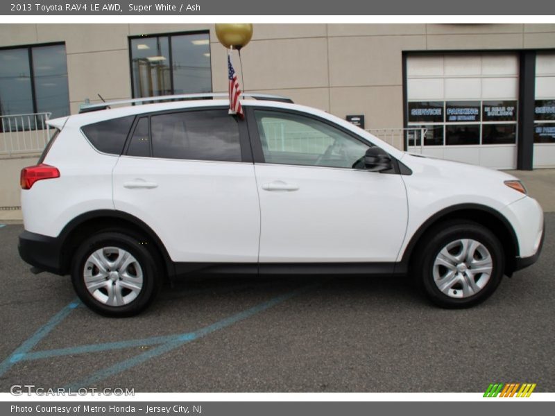  2013 RAV4 LE AWD Super White