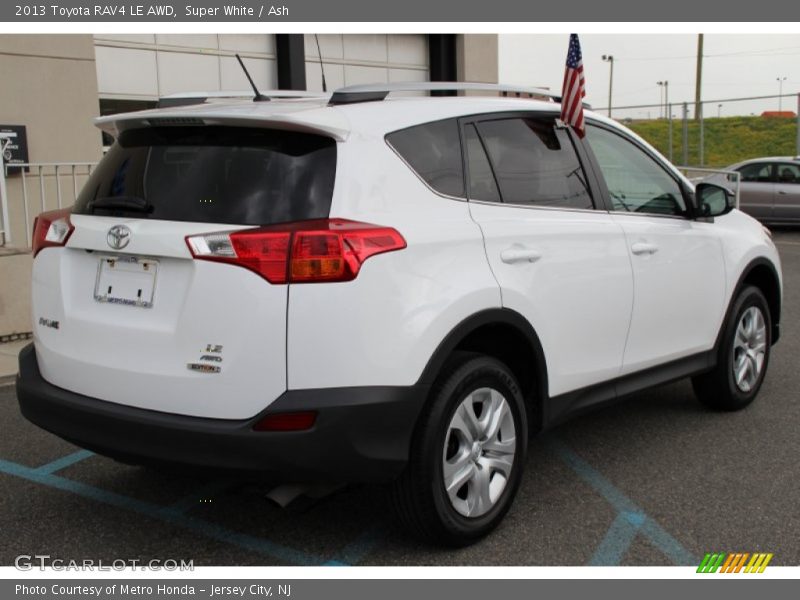 Super White / Ash 2013 Toyota RAV4 LE AWD