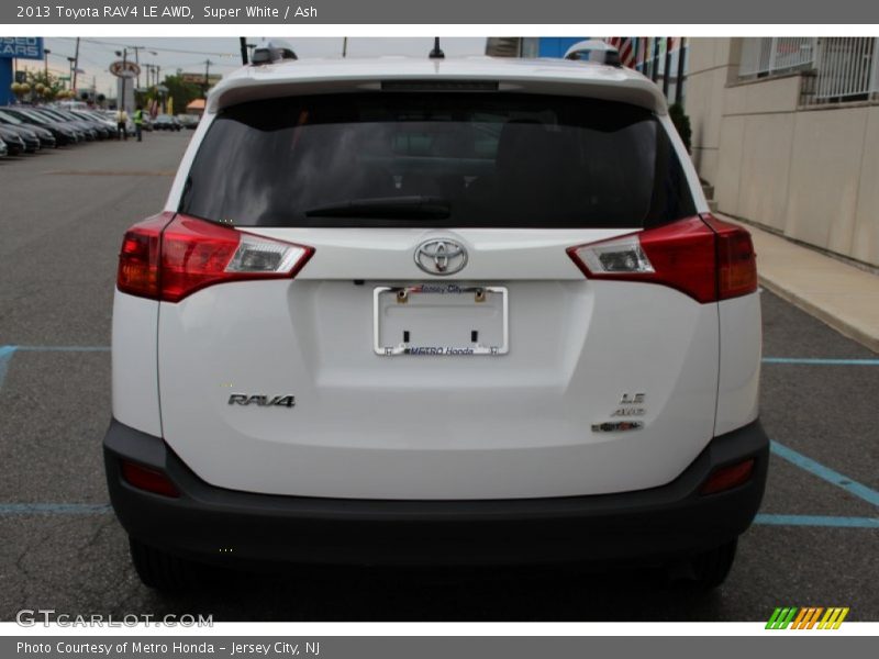 Super White / Ash 2013 Toyota RAV4 LE AWD