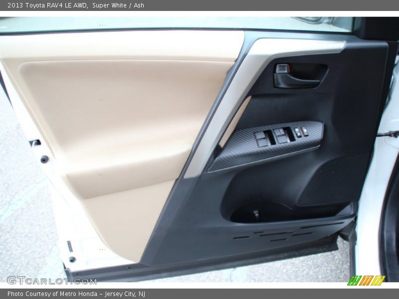 Super White / Ash 2013 Toyota RAV4 LE AWD