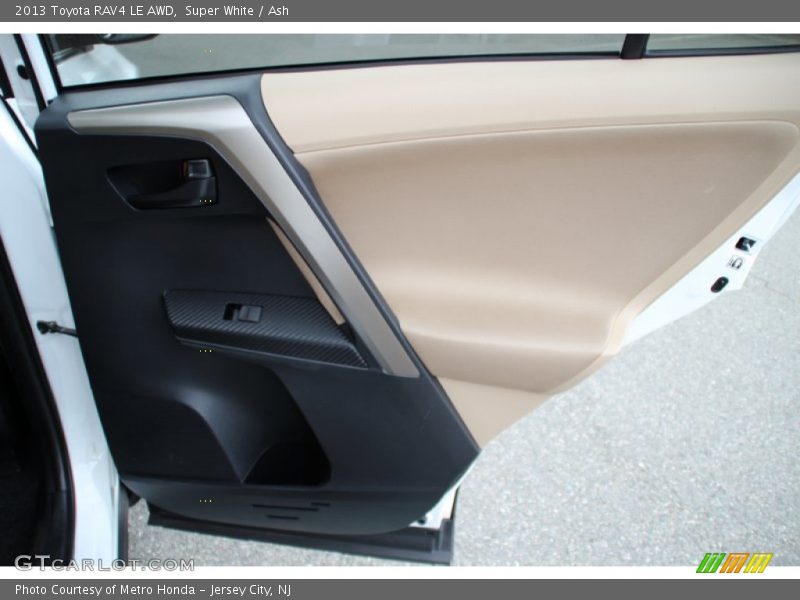 Super White / Ash 2013 Toyota RAV4 LE AWD