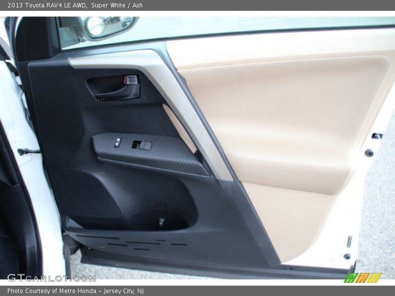 Super White / Ash 2013 Toyota RAV4 LE AWD