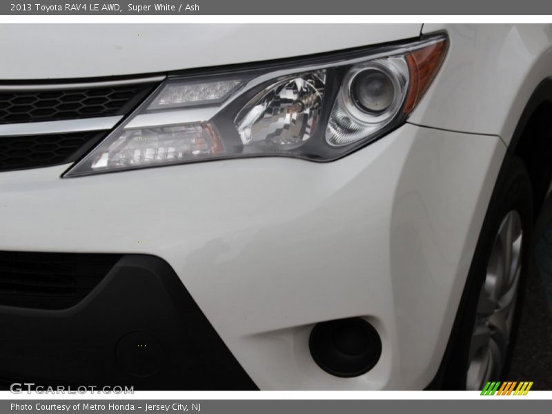 Super White / Ash 2013 Toyota RAV4 LE AWD