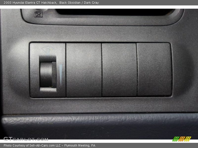 Black Obsidian / Dark Gray 2003 Hyundai Elantra GT Hatchback