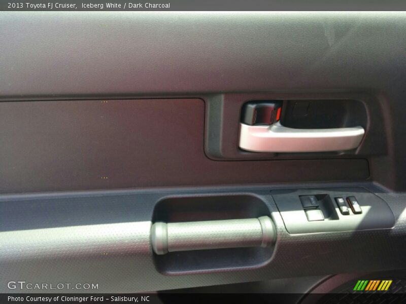 Iceberg White / Dark Charcoal 2013 Toyota FJ Cruiser