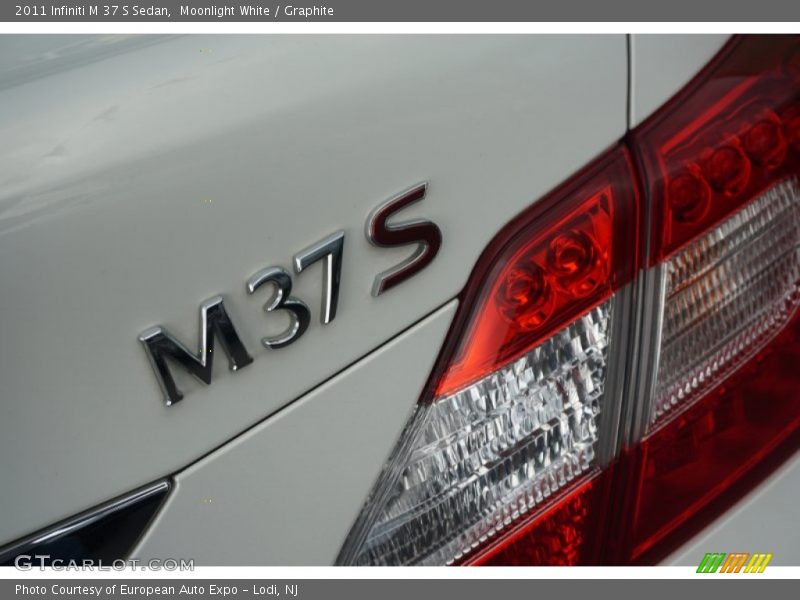 Moonlight White / Graphite 2011 Infiniti M 37 S Sedan