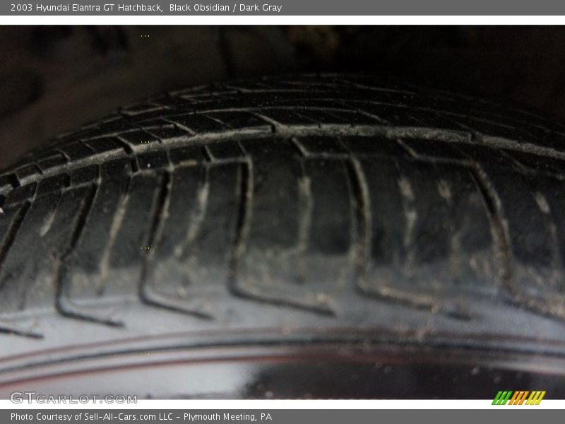Black Obsidian / Dark Gray 2003 Hyundai Elantra GT Hatchback