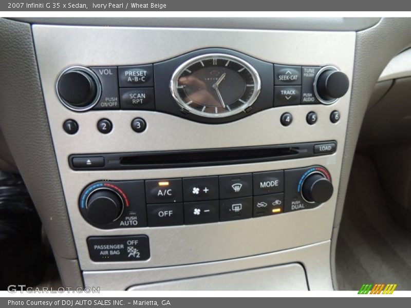 Controls of 2007 G 35 x Sedan