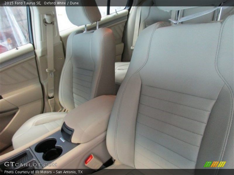 Oxford White / Dune 2015 Ford Taurus SE