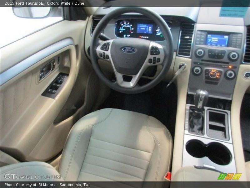 Oxford White / Dune 2015 Ford Taurus SE
