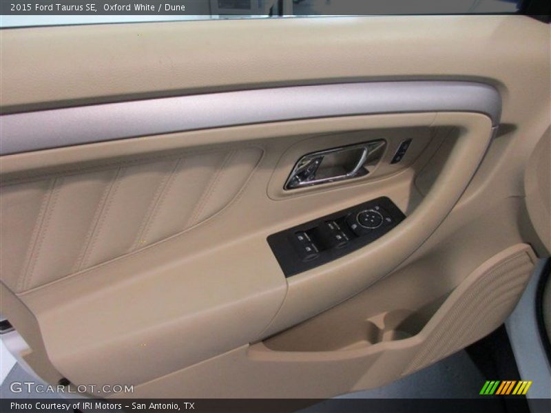 Oxford White / Dune 2015 Ford Taurus SE