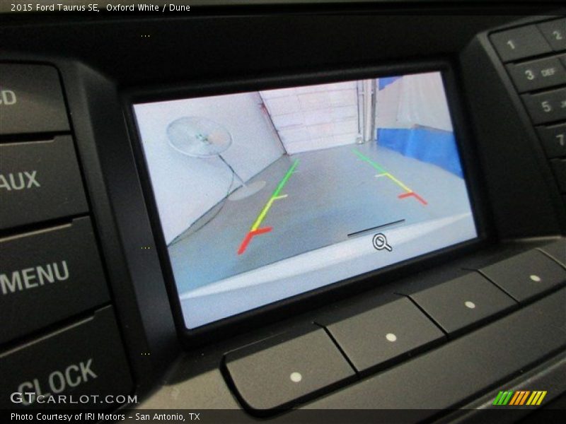Oxford White / Dune 2015 Ford Taurus SE