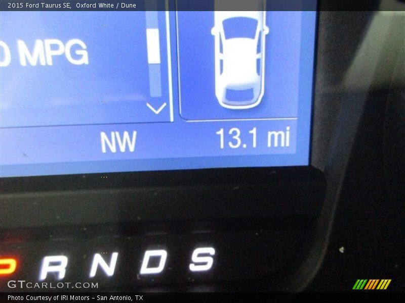 Oxford White / Dune 2015 Ford Taurus SE