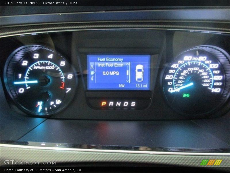 Oxford White / Dune 2015 Ford Taurus SE