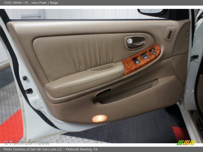 Ivory Pearl / Beige 2002 Infiniti I 35
