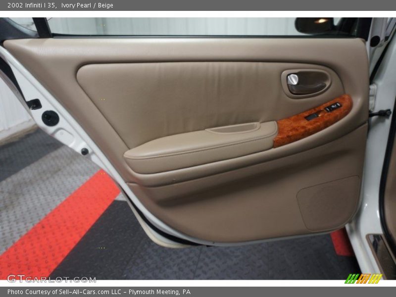 Ivory Pearl / Beige 2002 Infiniti I 35