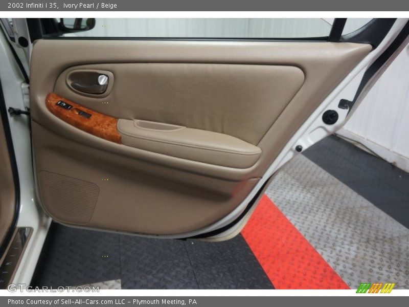 Ivory Pearl / Beige 2002 Infiniti I 35