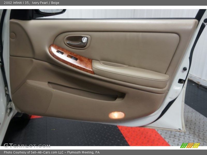 Ivory Pearl / Beige 2002 Infiniti I 35