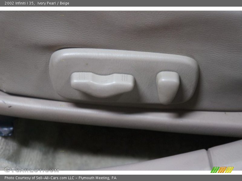 Ivory Pearl / Beige 2002 Infiniti I 35