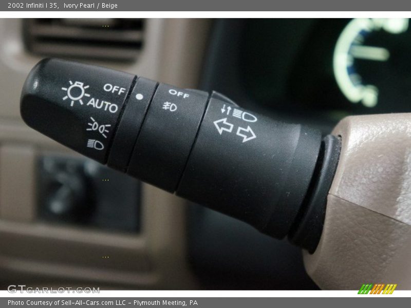 Ivory Pearl / Beige 2002 Infiniti I 35