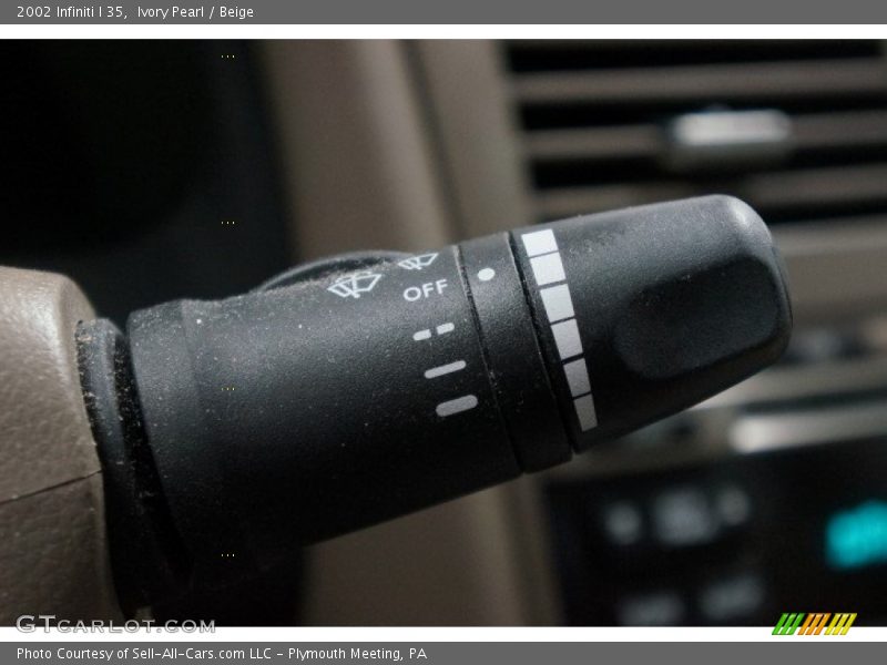 Ivory Pearl / Beige 2002 Infiniti I 35