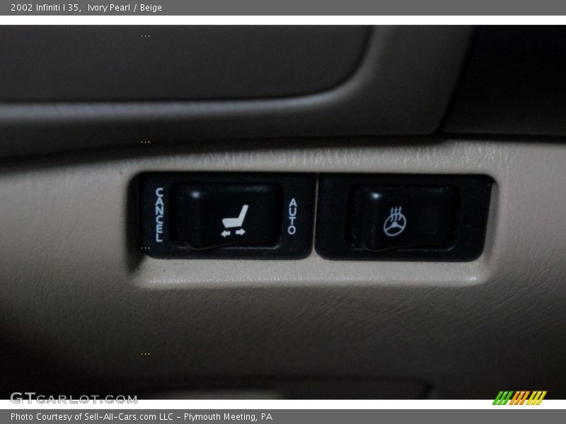 Ivory Pearl / Beige 2002 Infiniti I 35
