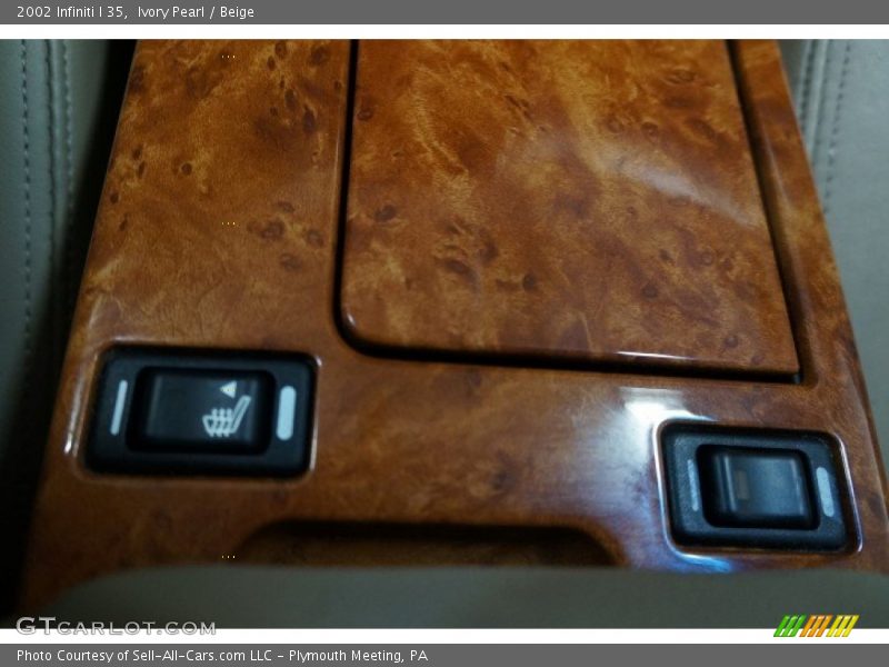 Ivory Pearl / Beige 2002 Infiniti I 35