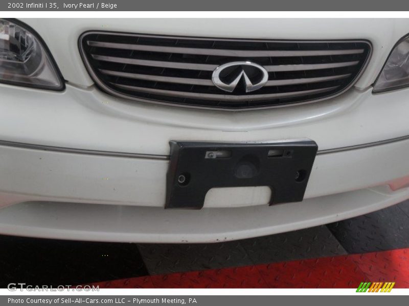 Ivory Pearl / Beige 2002 Infiniti I 35