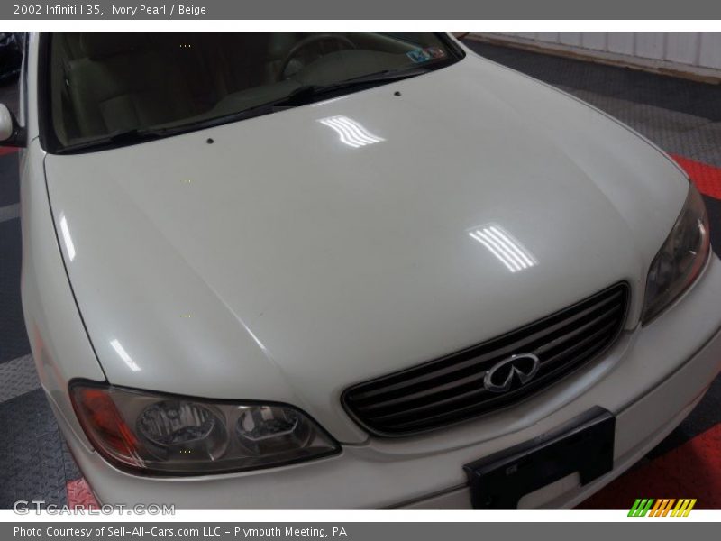 Ivory Pearl / Beige 2002 Infiniti I 35