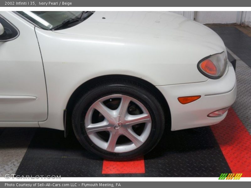 Ivory Pearl / Beige 2002 Infiniti I 35