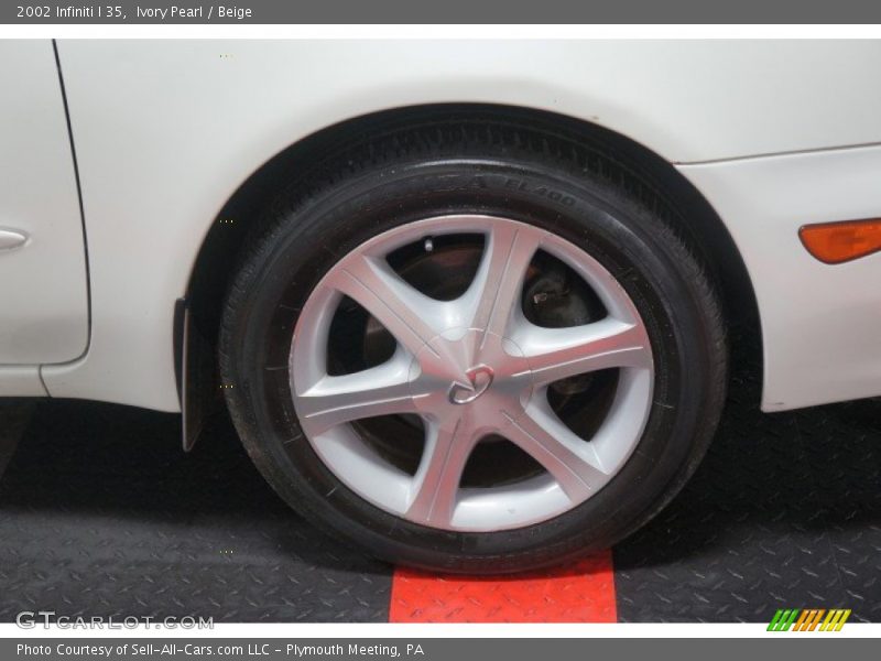 Ivory Pearl / Beige 2002 Infiniti I 35