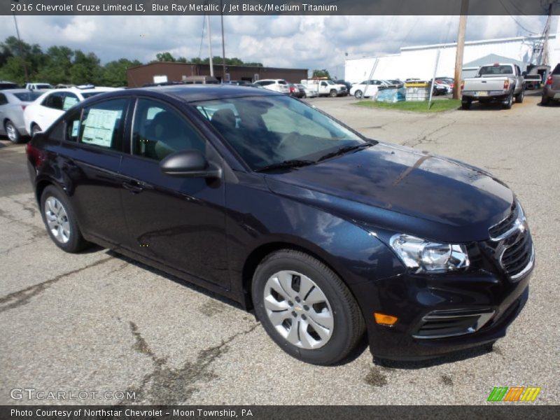 Front 3/4 View of 2016 Cruze Limited LS