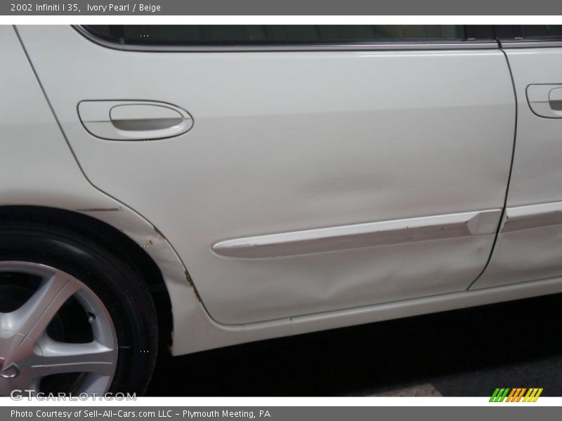 Ivory Pearl / Beige 2002 Infiniti I 35