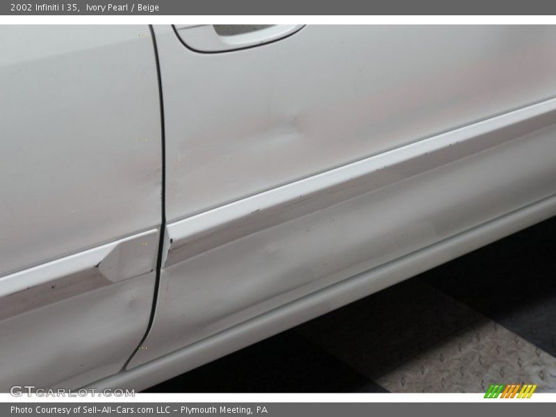 Ivory Pearl / Beige 2002 Infiniti I 35