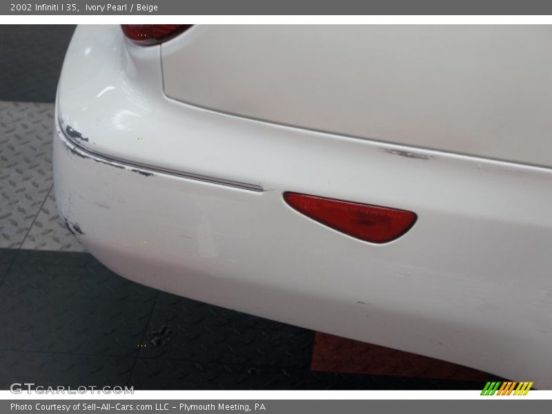 Ivory Pearl / Beige 2002 Infiniti I 35