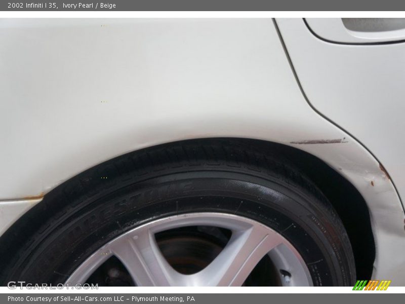 Ivory Pearl / Beige 2002 Infiniti I 35