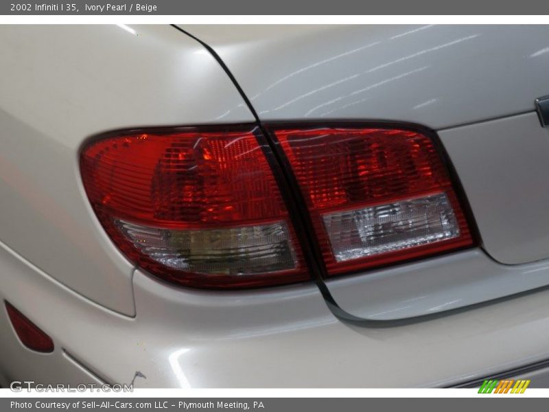 Ivory Pearl / Beige 2002 Infiniti I 35