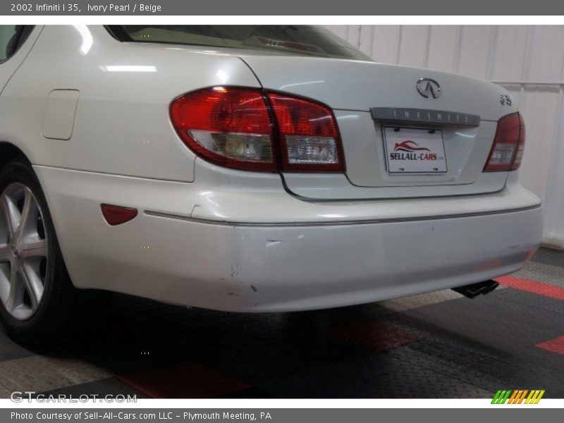 Ivory Pearl / Beige 2002 Infiniti I 35