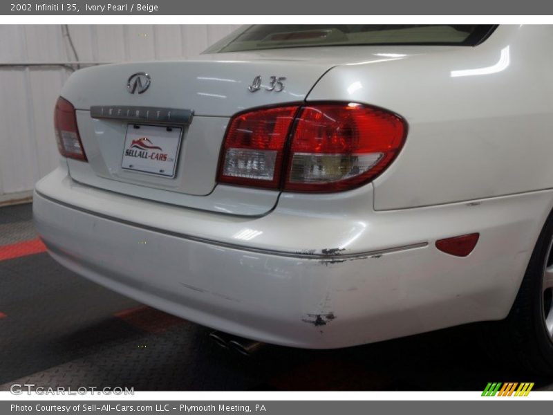 Ivory Pearl / Beige 2002 Infiniti I 35