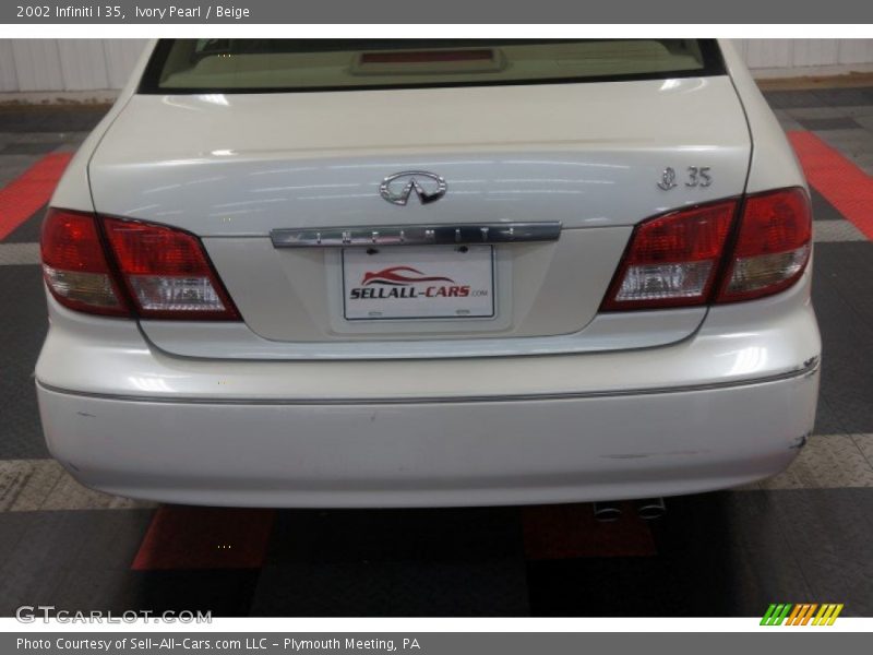 Ivory Pearl / Beige 2002 Infiniti I 35