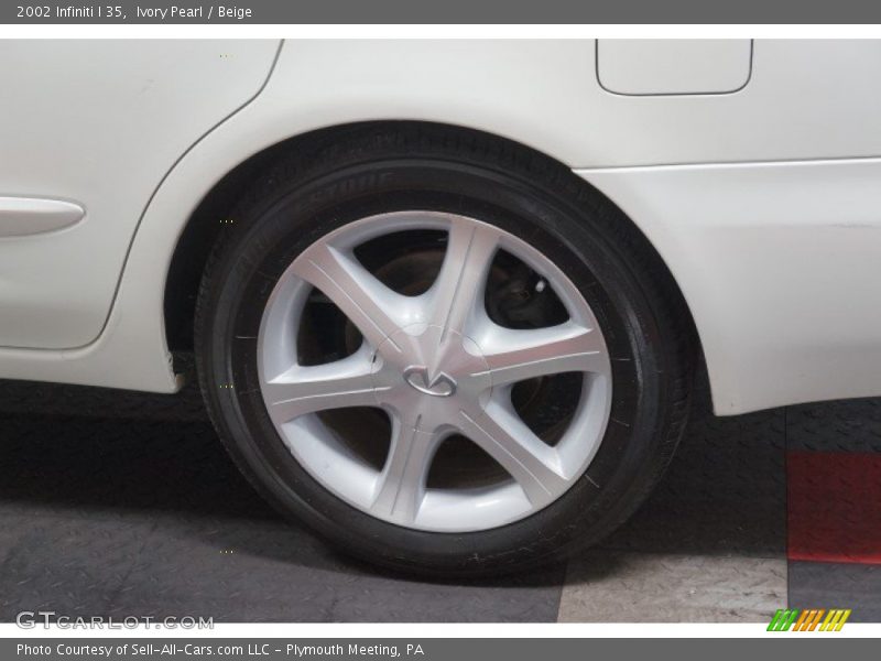 Ivory Pearl / Beige 2002 Infiniti I 35