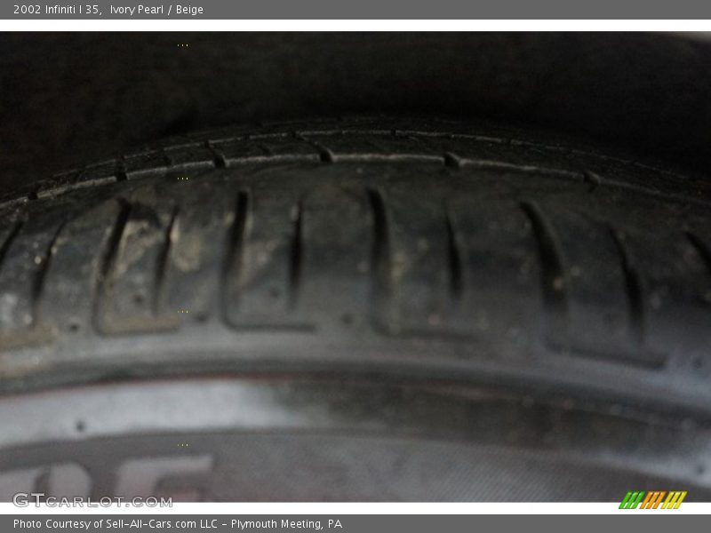 Ivory Pearl / Beige 2002 Infiniti I 35