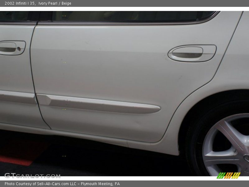 Ivory Pearl / Beige 2002 Infiniti I 35