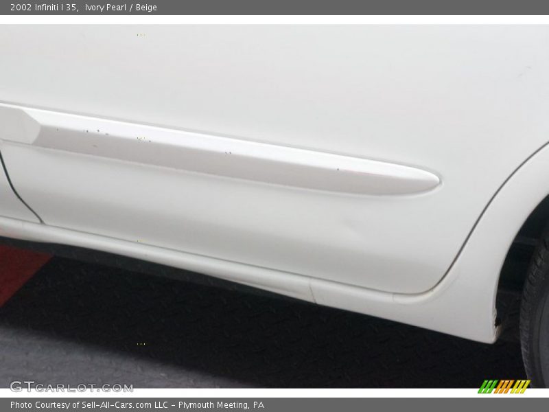 Ivory Pearl / Beige 2002 Infiniti I 35