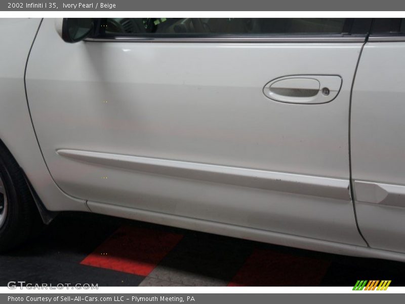 Ivory Pearl / Beige 2002 Infiniti I 35
