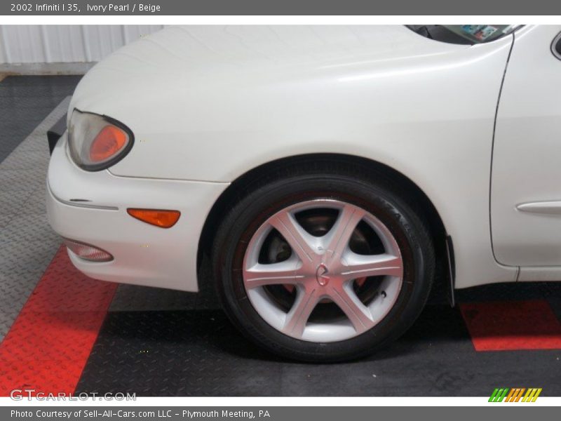 Ivory Pearl / Beige 2002 Infiniti I 35