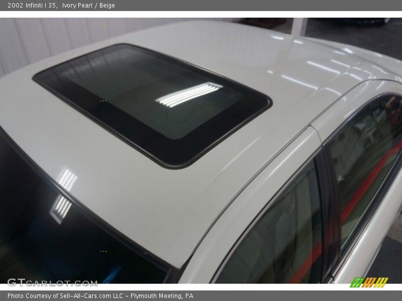 Ivory Pearl / Beige 2002 Infiniti I 35