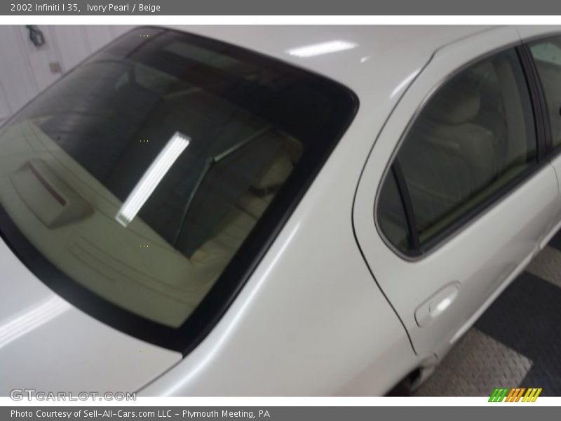 Ivory Pearl / Beige 2002 Infiniti I 35